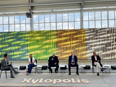Leon Tarasewicz w fabryce Unihouse stworzył dzieło, które będzie promować województwo podlaskie na Expo w Dubaju