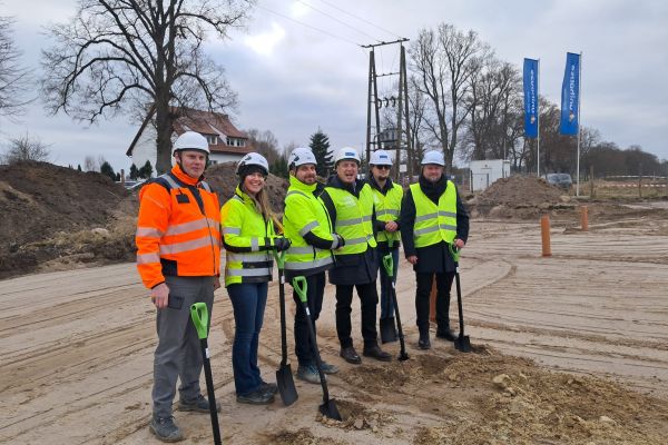 Uroczyste wbicie łopaty rozpoczyna budowę w Barwicach
