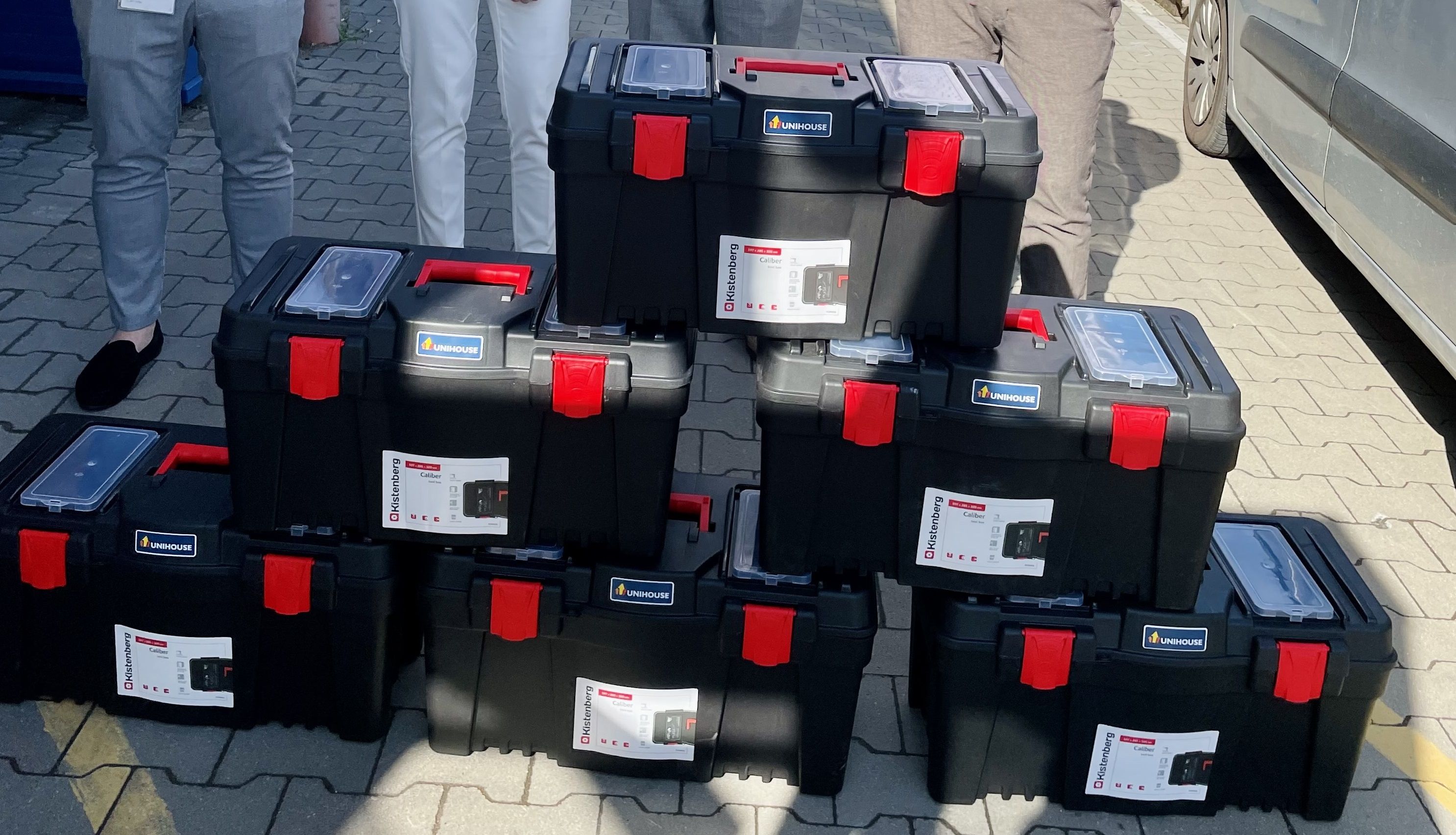 Unihouse nagradza uczniów