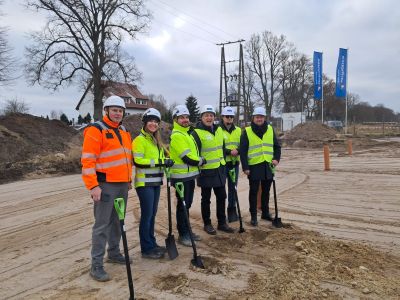 Uroczyste wbicie łopaty rozpoczyna budowę w Barwicach