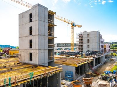 Beton vs Drewno – który materiał zdominuje rynek?