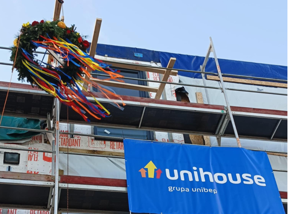 Uroczyste zawieszenie wiechy w budynku wielorodzinnym ul. Kolorowa Gdańsk