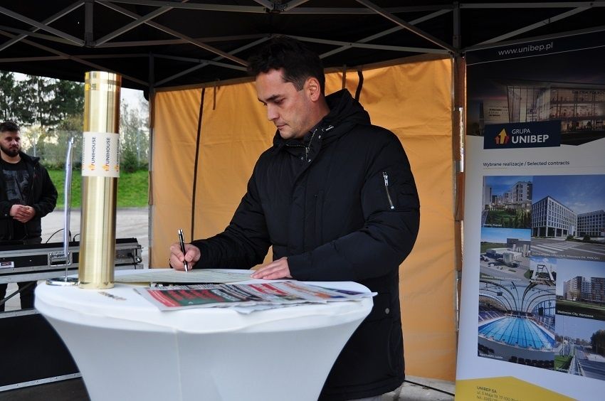 Unihouse Wmurowano kamień węgielny pod nową halę