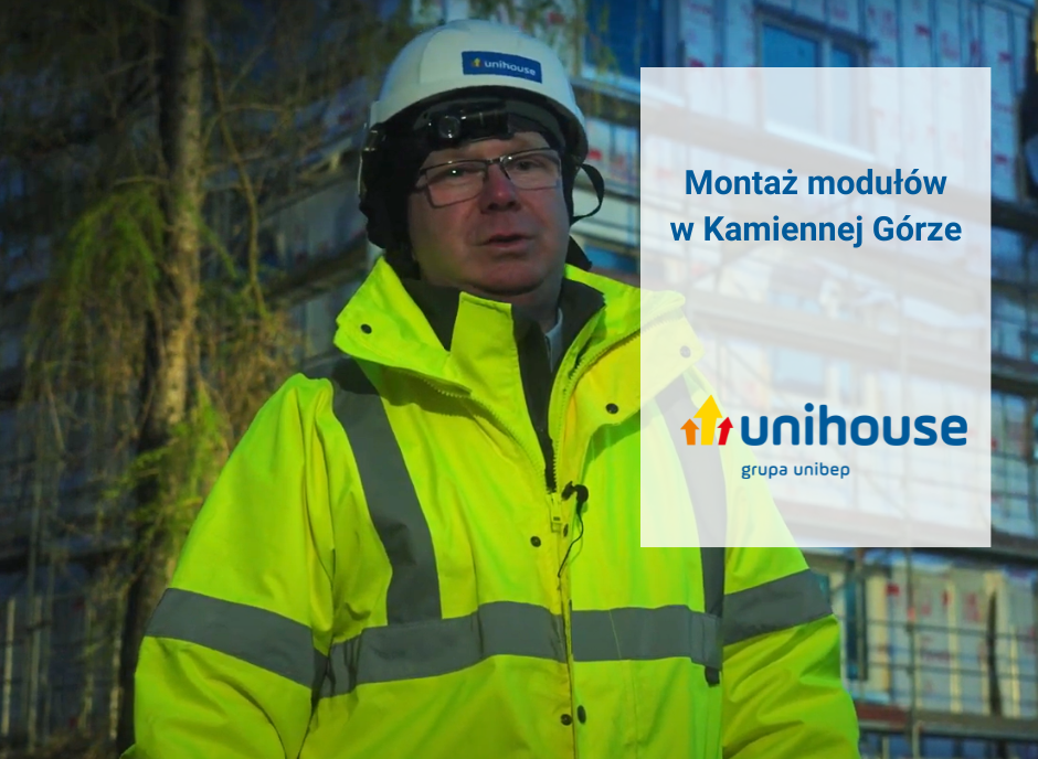 Film z montażu modułów budynku wielorodzinnego w Kamiennej Górze